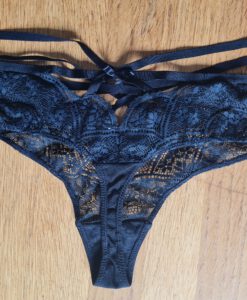 Zwarte string met kant