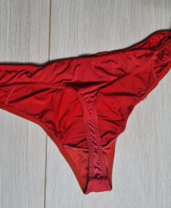 Sexy rode string