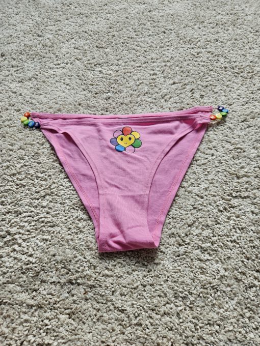 Roze slipje met kraaltjes