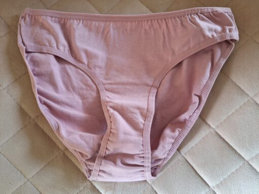 Roze gedragen slipje