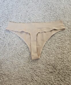 Alternative view of Beige string