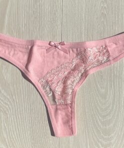 Roze string met kant