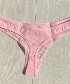 Alternative view of Roze string met kant