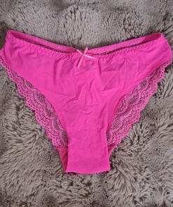 Roze slip met kant