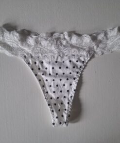 Stippen string met zwarte stippen