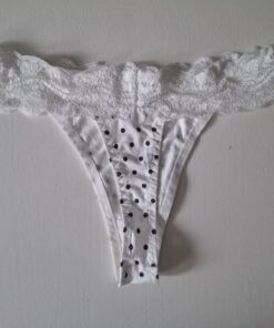 Alternative view of Stippen string met zwarte stippen