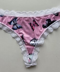 Roze brazilian met vlinders