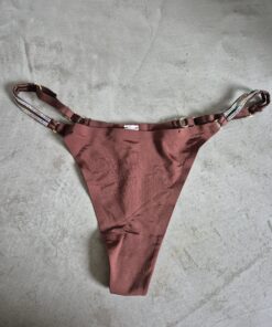 Bruine string met strass