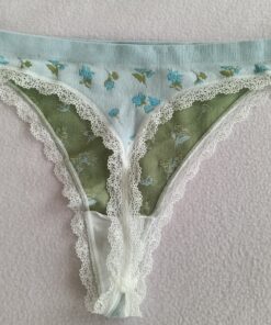 Alternative view of Blauwe bloemetjes string met kanten randje