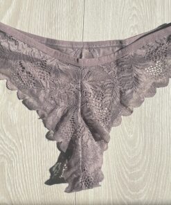 Alternative view of Chique cheeky slip met kant