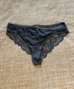 Grijsblauwe brazilian hipster met kant