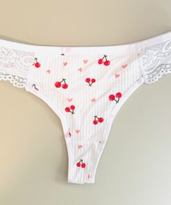 Witte string met kersjes