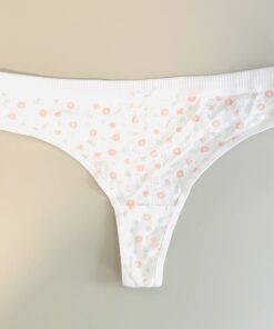 Witte string met bloemetjes