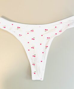 Witte string met kersjes