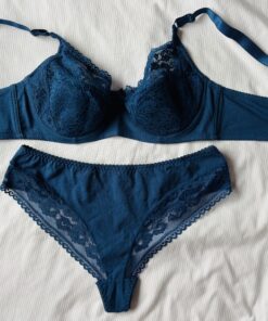 Mooi blauw lingerie setje met kant