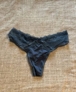 Blauwe string met kant