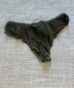 Alternative view of Groene string met kant