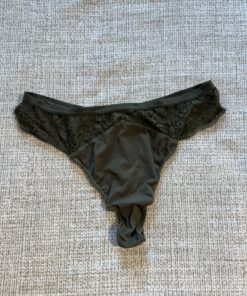 Groene string met kant