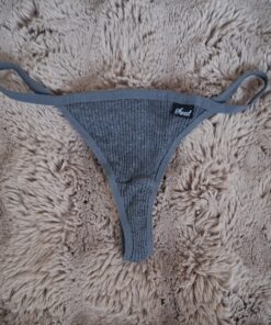 Grijze string