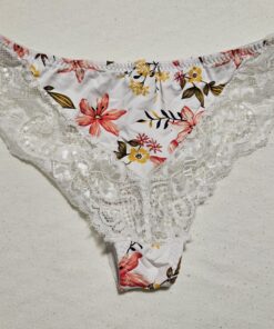 Alternative view of Mooi bloemetjes slipje van zwangere vrouw