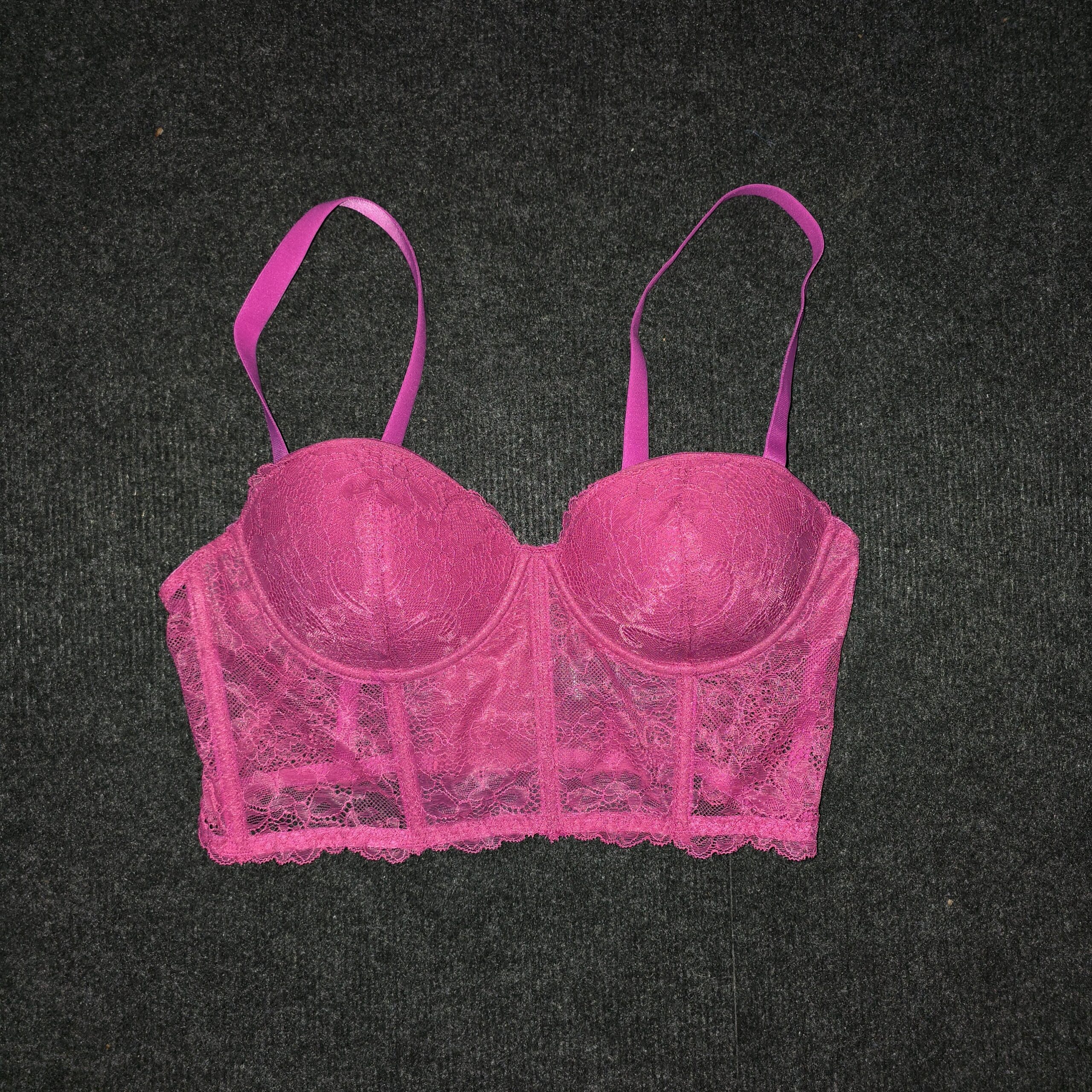Roze BH in korsetstijl