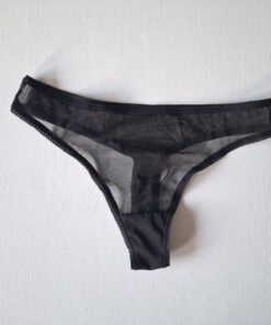 Doorschijnende zwarte string