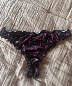 Zwarte string met paarse pantertjes