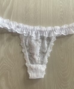 Witte string met veel kant